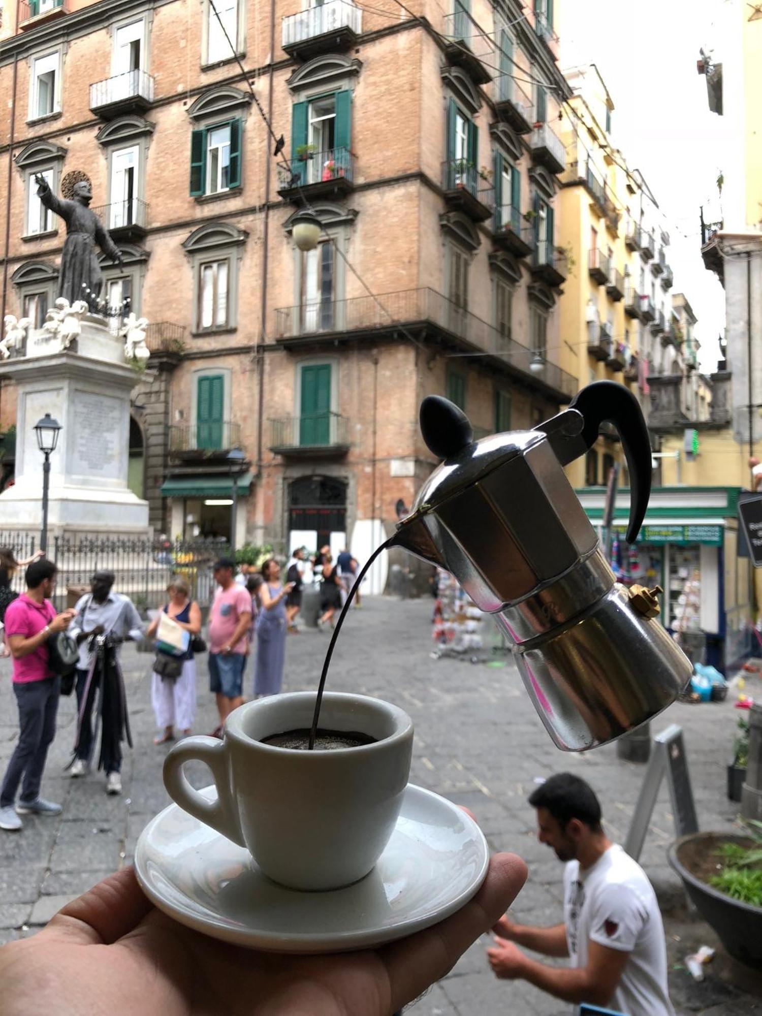 Toledostop Napoli Eksteriør bilde A coffee pot