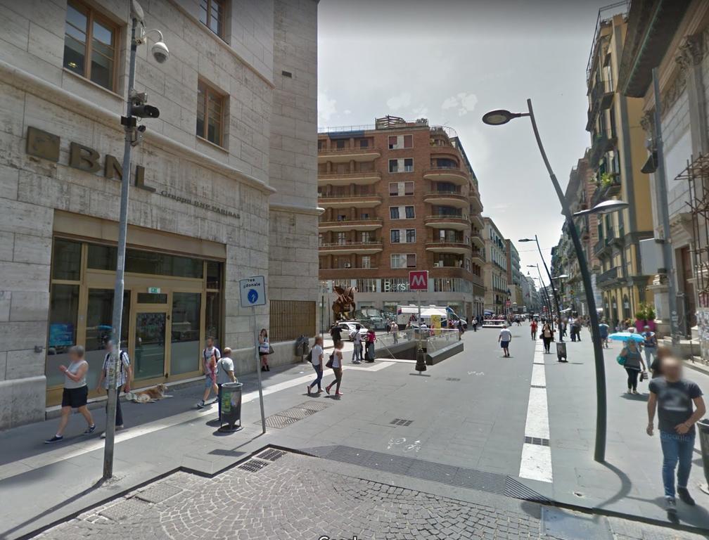 Toledostop Napoli Eksteriør bilde The station entrance