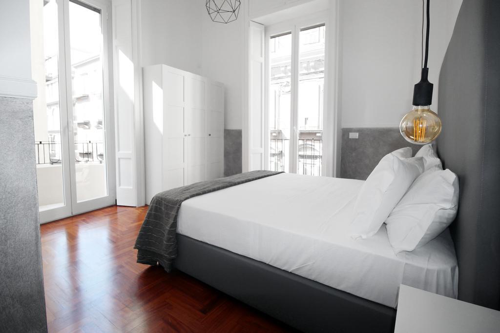 Toledostop Napoli Eksteriør bilde A bedroom at the hotel
