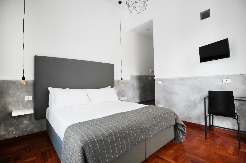 Toledostop Napoli Eksteriør bilde A room at the hotel