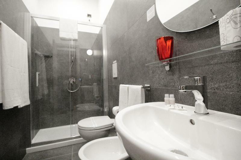 Toledostop Napoli Eksteriør bilde A modern bathroom